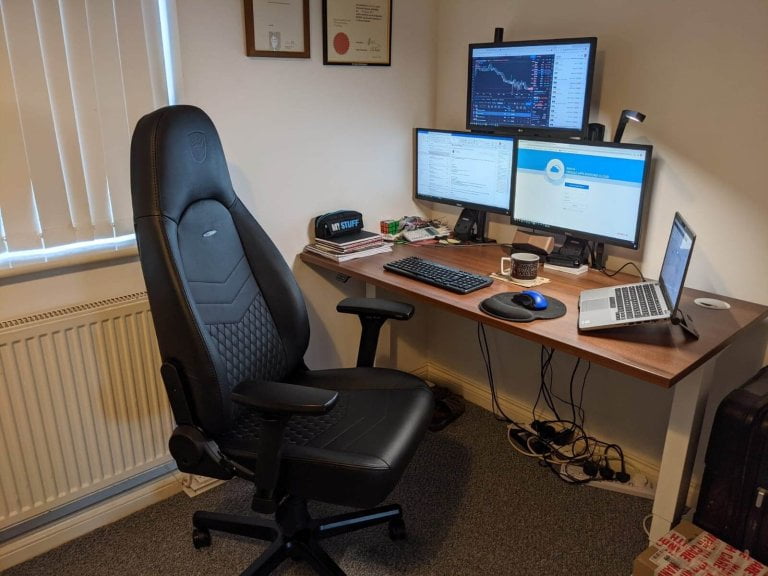 HD2 White frame Walnut